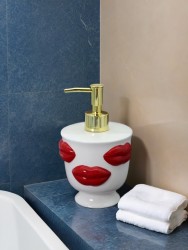 Дозатор для жидкого мыла «Sensual lips»