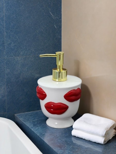 Дозатор для жидкого мыла «Sensual lips» 