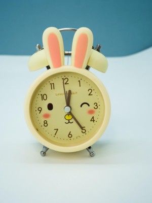 Часы-будильник «Cute rabbit», yellow (6х9,5 см)