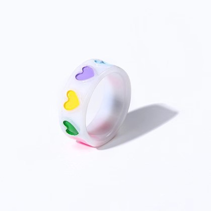 Кольцо акриловое GIRLY "Abundance of hearts", white (d=1,7 см) 
