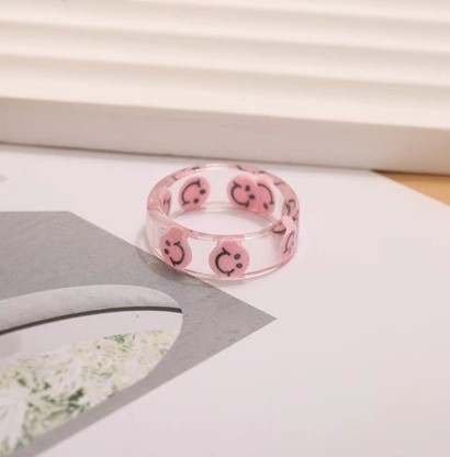 Кольцо акриловое GIRLY "Pink smile", white (d=1,7 см) 