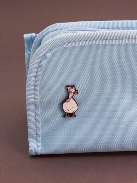 Значок металлический iLikeGift "Goose in a bow" 