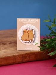 Значок ECO из дерева Capybara in love