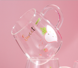 Кружка стеклянная "Love in strawberries", white (470 мл)