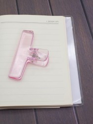 Зажим канцелярский "Transparent", pink (7.6*6.3 см)