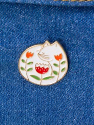 Значок металлический iLikeGift "Cat with flowers"