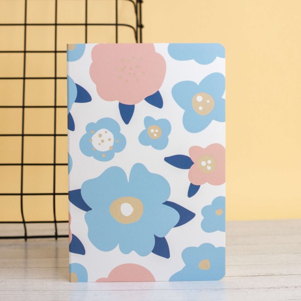 Тетрадь (A5) "Wonderful blue and pink flowers", (13.5*20.5) 