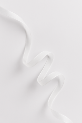 Лента для декора и подарков "Ribbon of magic", white (1,5 см*1 м)