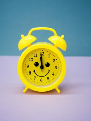 Часы-будильник «SMILE», yellow (13,5х10,5 см)