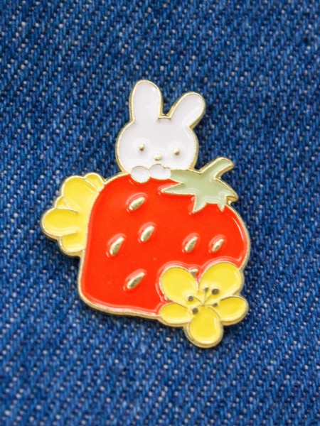 Значок "Strawberry bunny" 